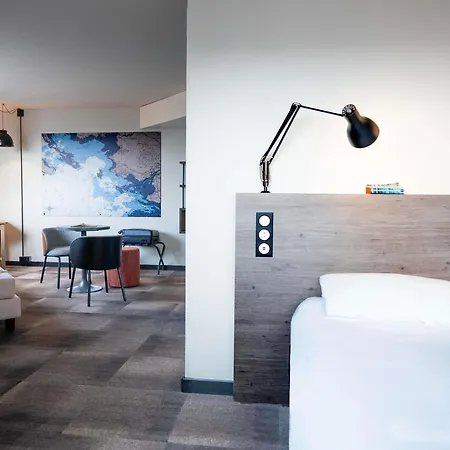 Отель Ibis Styles Nazaire Centre Gare